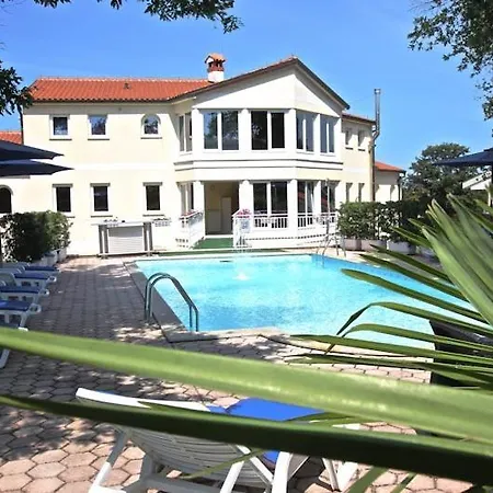 Alojamento de Acomodação e Pequeno-almoço Villa Mala Poreč